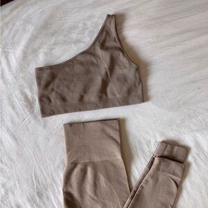 Set Active Taupe workout set